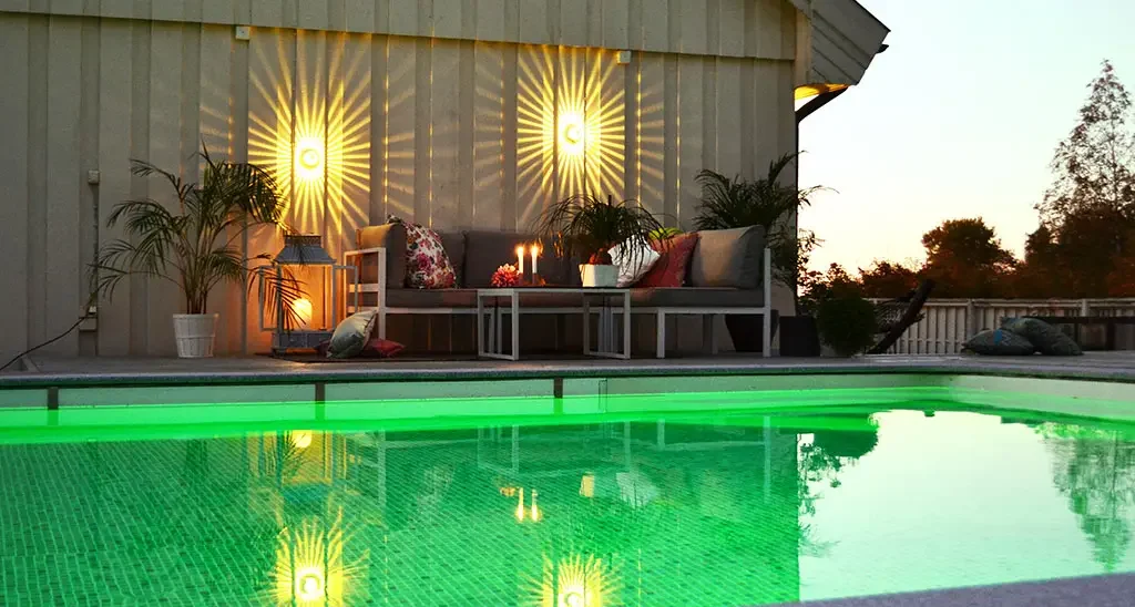 LED-poolbelysning i utomhuspool från Nettopool